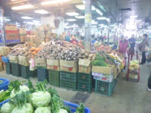 台北農産運銷股份有限公司卸市場の視察